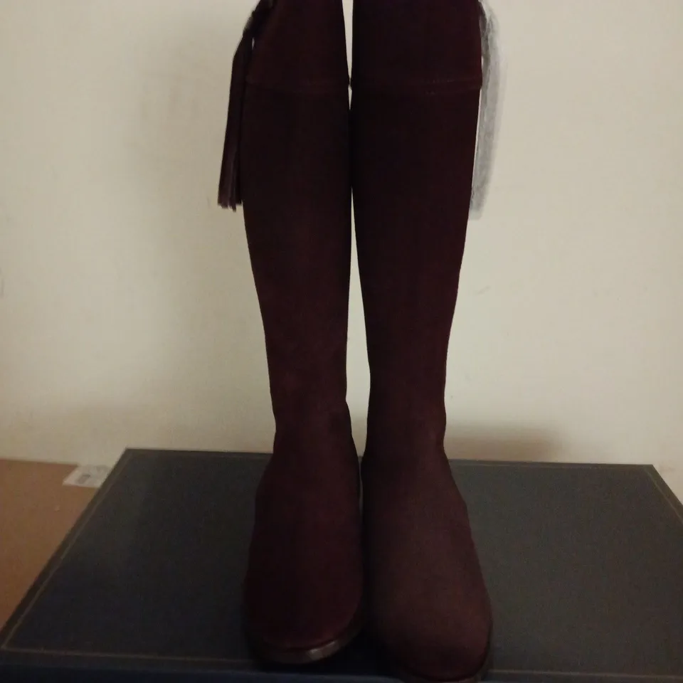 BOXED PAIR OF FAIRFAX & FAVOR WOMENS REGINA BOOTS IN PLUM SUEDE - UK 5