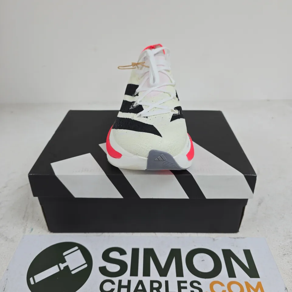 BOXED PAIR OF ADIDAS DAIZERO PRIME X3 STRUNG TRAINERS IN WHITE/BLACK - UK 9