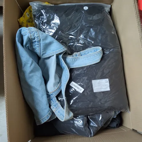 BOX OF APPROXIMATELY 15 ASSORTED CLOTHING ITEMS TO INCLUDE: GREEN BLAZER 