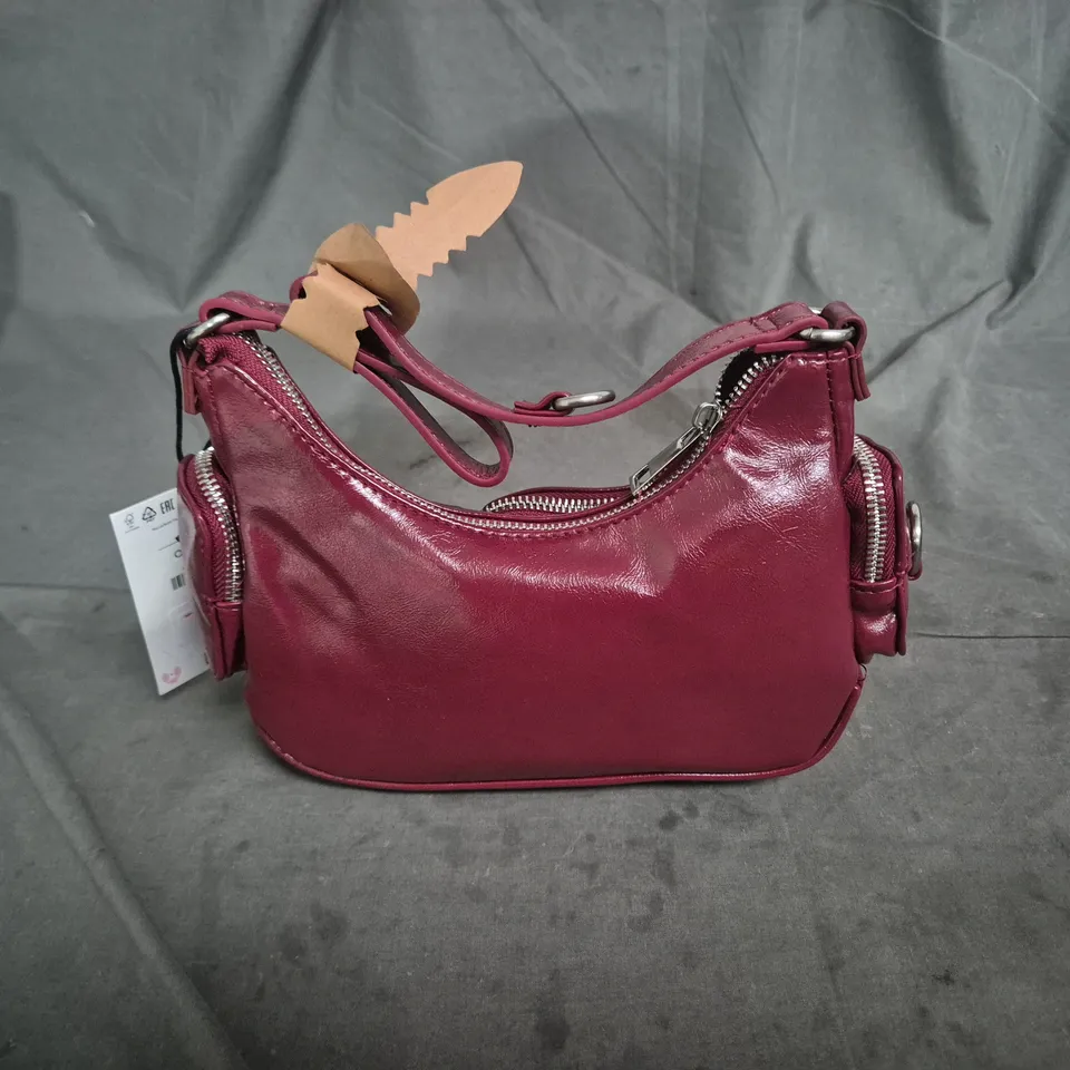 BERSHKA BURGUNDY PATENT LEATHER SHOULDER BAG – ONE SIZE