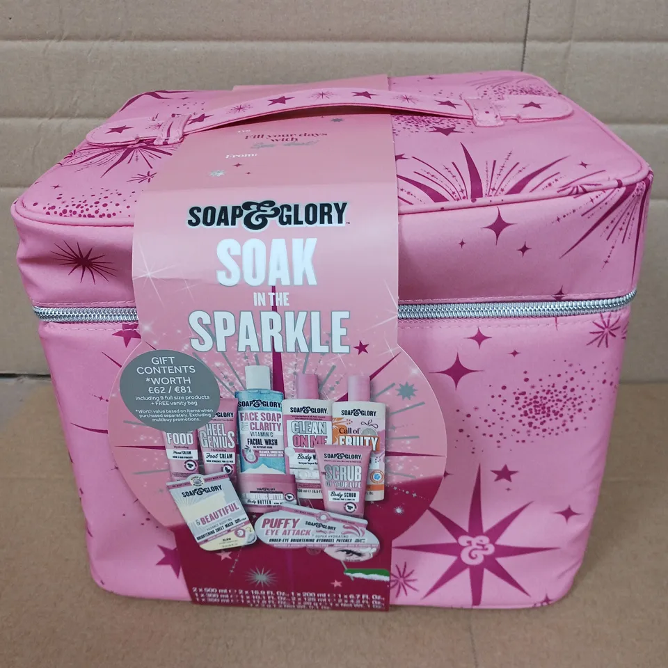 SOAP & GLORY SOAK IN THE SPARKLE VANITY BAG