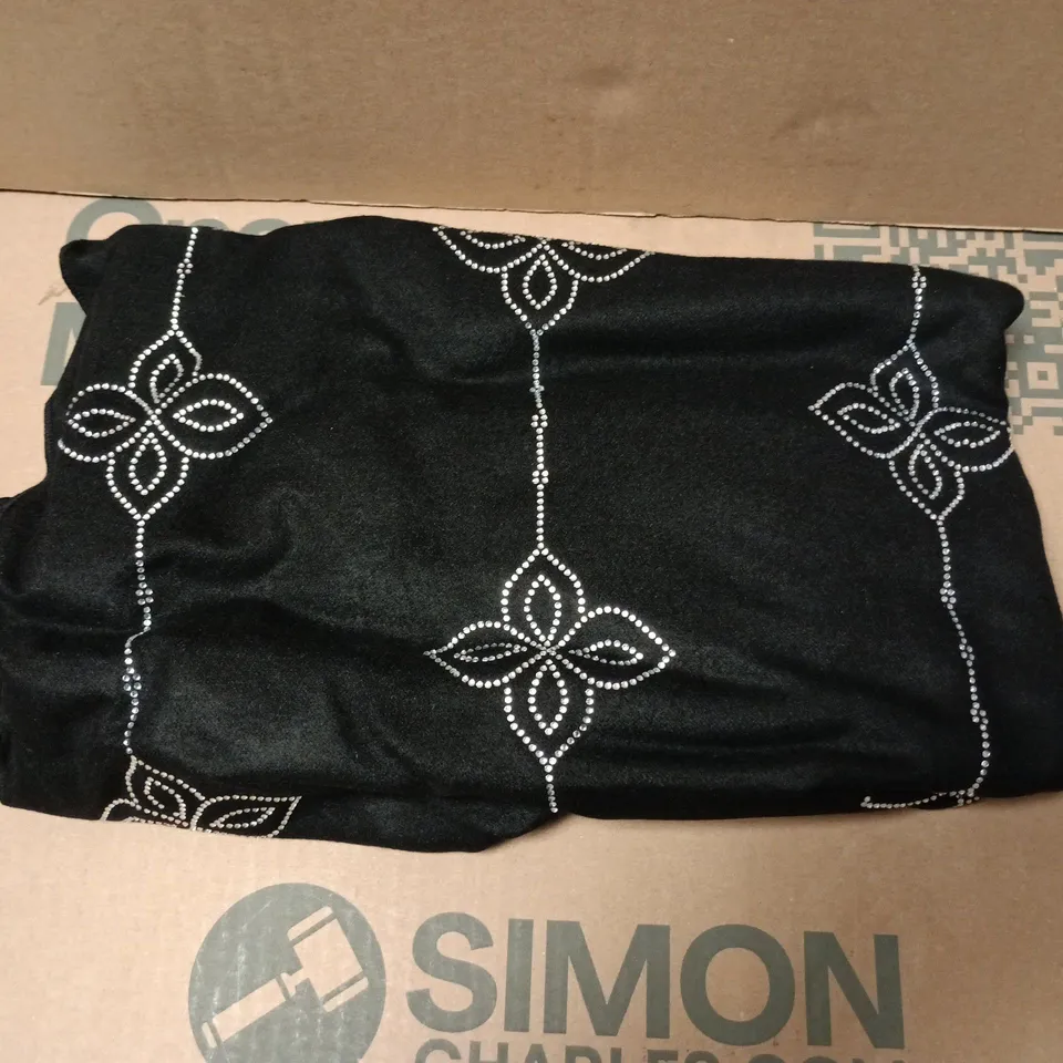 FRANK USHER GIFT BOXED CASHMERE FEEL PASHMINA DESIGN SCARF - BLACK 