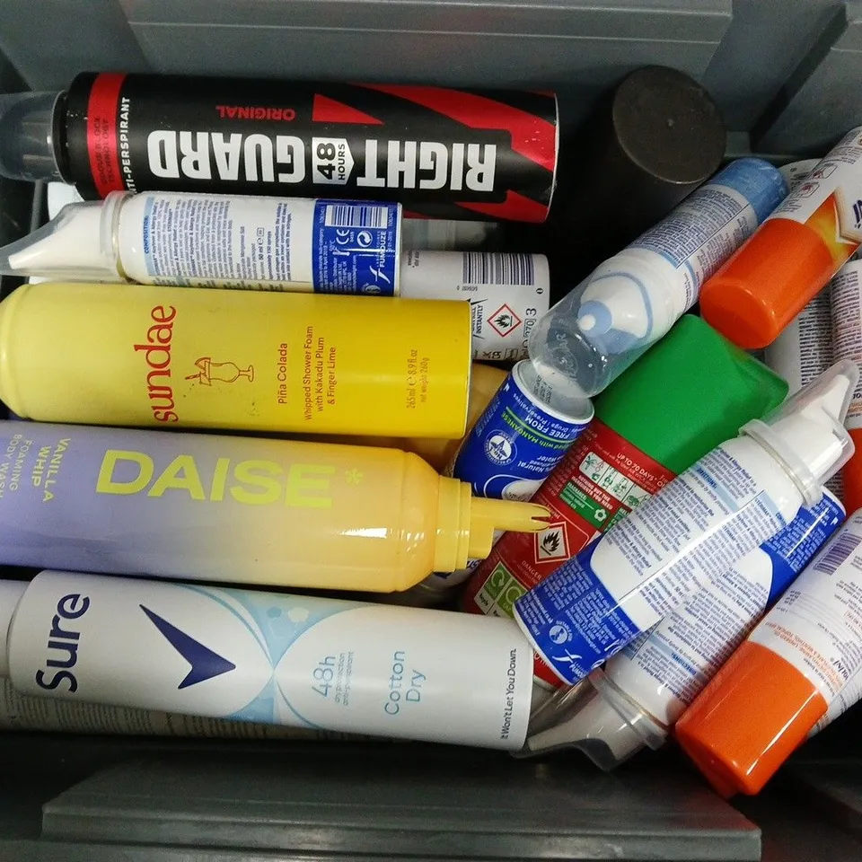APPROXIMATELY 15 ASSORTED AEROSOLS TO INCLUDE BOSS THE SCENT, SURE 48H, AIR WICK MULLED WINE, ETC - COLLECTION ONLY