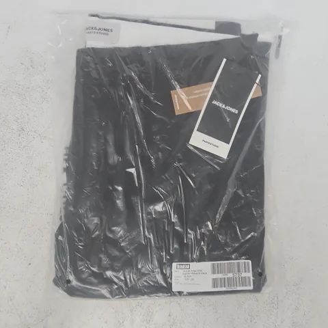BAGGED JACK & JONES OLLIE REGULAR CHINOS IN BLACK SIZE 31/30