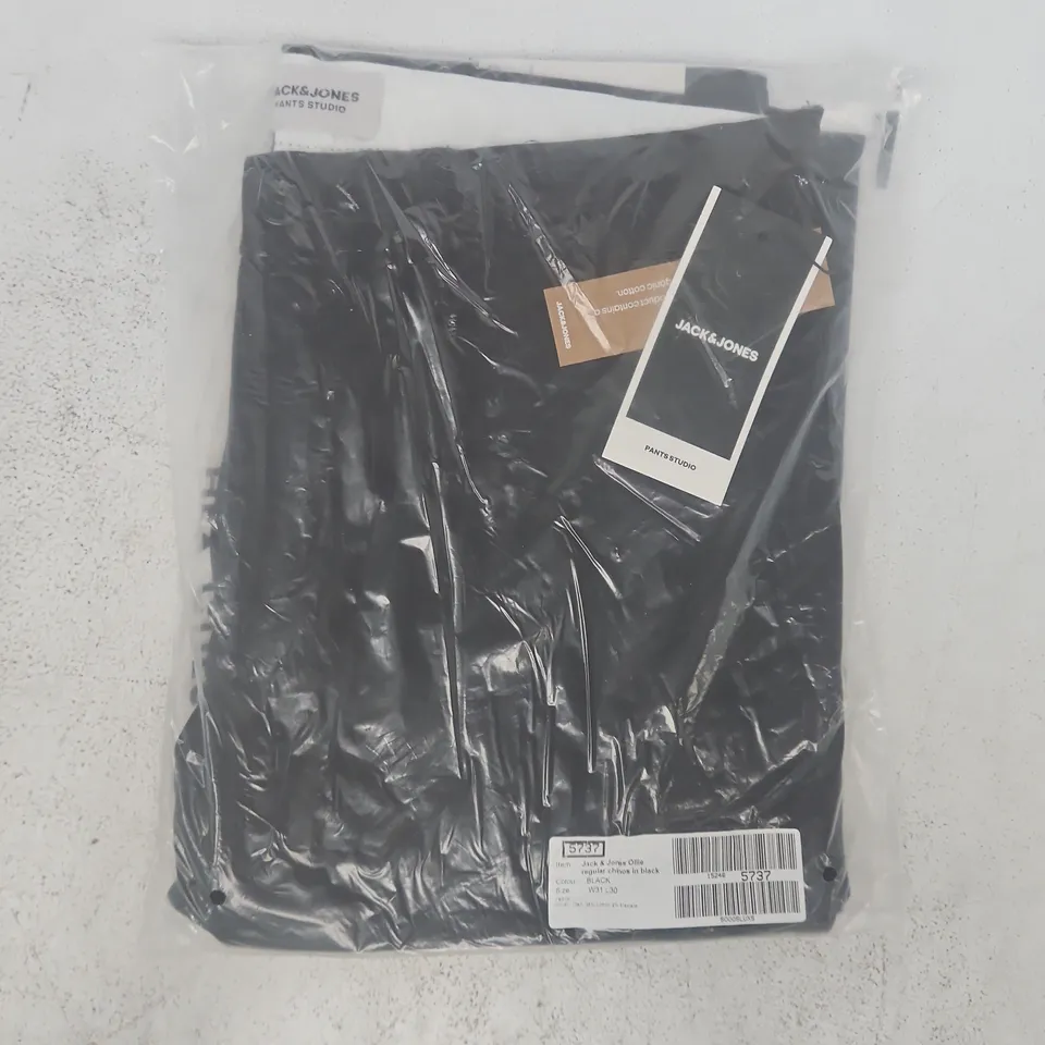 BAGGED JACK & JONES OLLIE REGULAR CHINOS IN BLACK SIZE 31/30