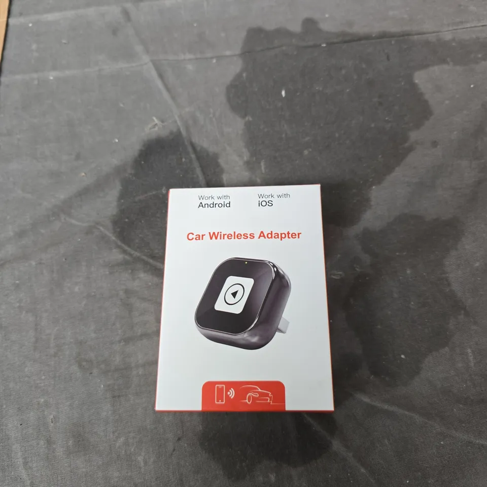 BOX OF APPROXIMATELY 30 ASSORTED ITEMS TO INCLUDE: TYRE LEVER AND WIRELESS CARPLAY DEVICE