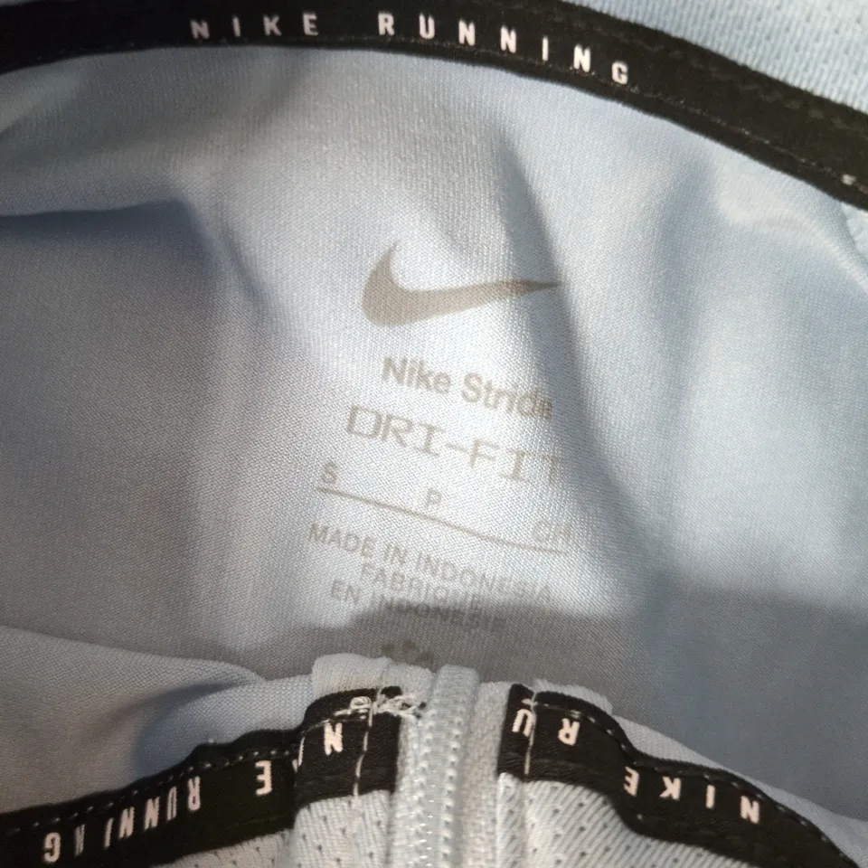 NIKE RUNNING STRIDE QUARTER ZIP IN LIGHT BLUE - SMALL