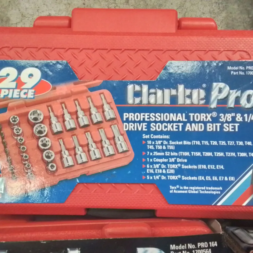 MIXED BOX OF TOOLS AND MACHINERY EQUIPMENT TO INCLUDE: CONTRACTORS HAMMER DRILL, IMPACT WRENCH,  MULTI TOOL, 56PC TORX/STAR SET AND 320W ½ SHEET ORBITAL SANDER 
