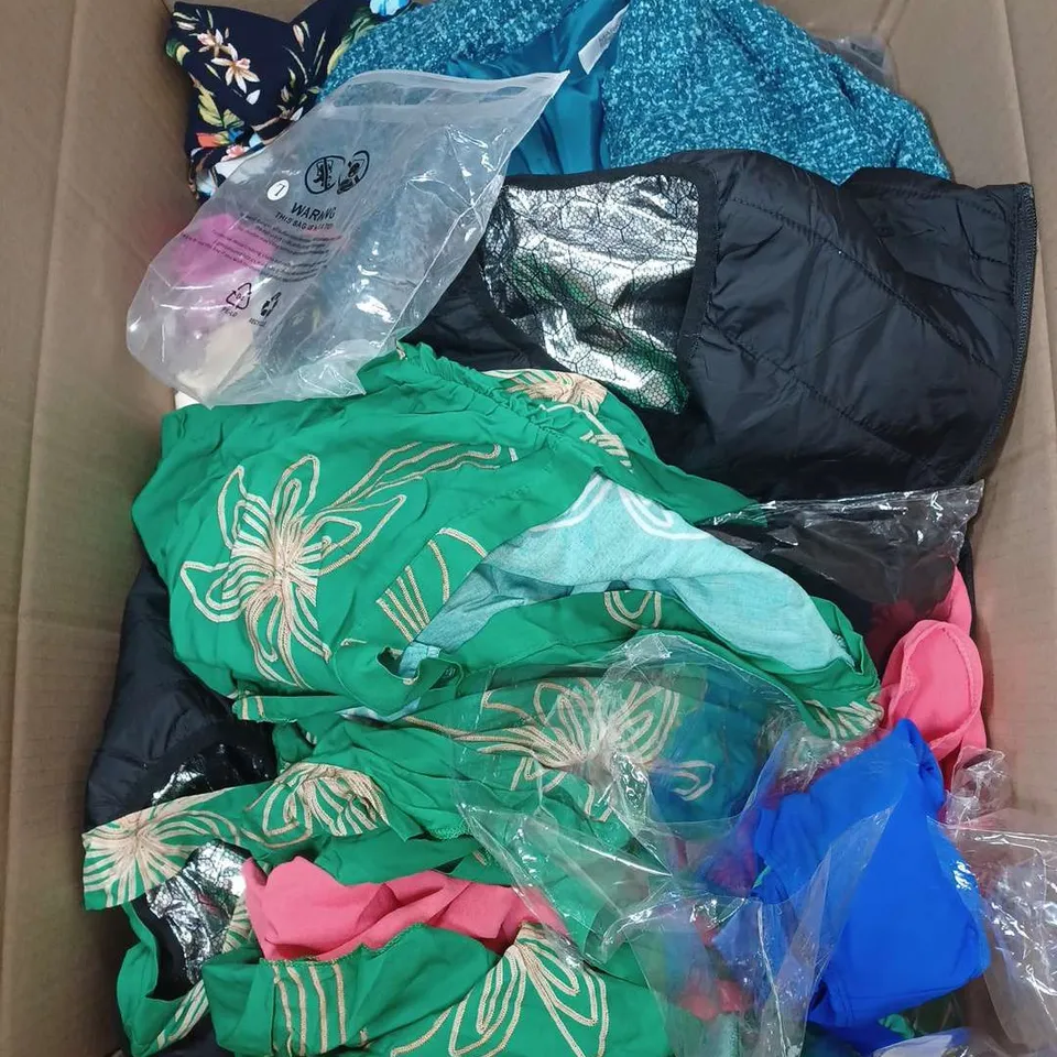 BOX OF APPROXIMATELY 22 ASSORTED CLOTHING ITEMS TO INCLUDE - NECK WARMER , TROUSERS , JUMPER ETC