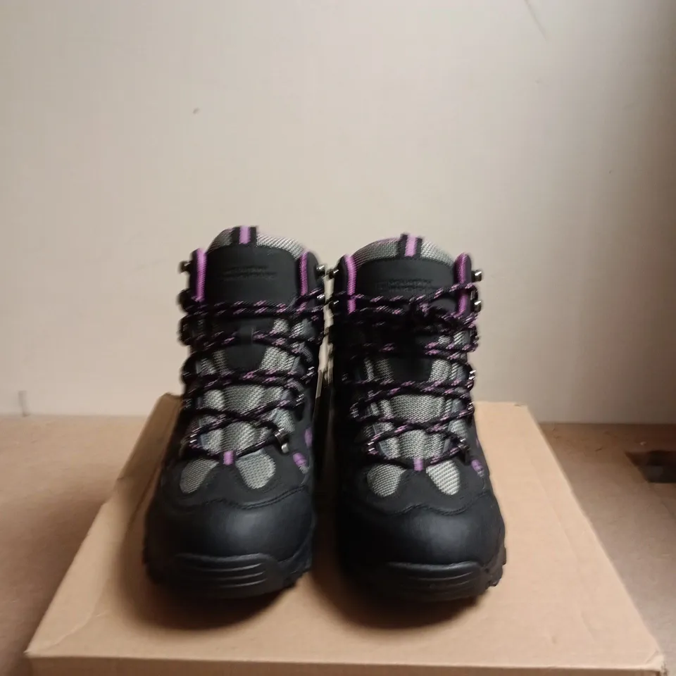 BOXED PAIR OF MOUNTAIN WAREHOUSE ADVENTURER WOMEN'S WATERPROOF WALKING BOOTS – UK 6, BLACK