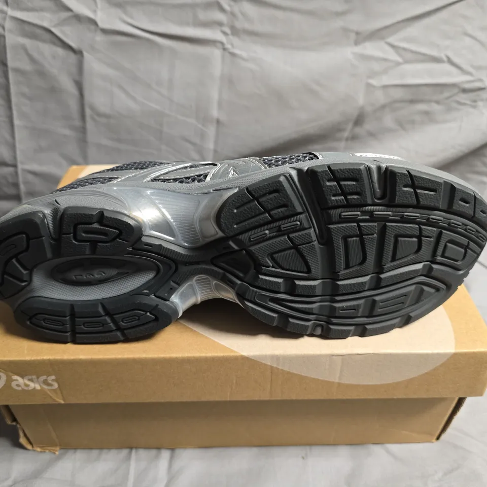 BOXED PAIR OF ASICS GEL-1130 TRAINERS - UK SIZE 8