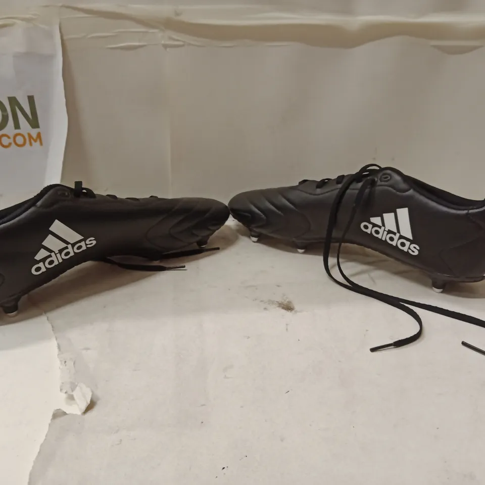 BOX CONTAINING APPROXIMATELY 9 TRAINERS PAIRS SIZES VARY