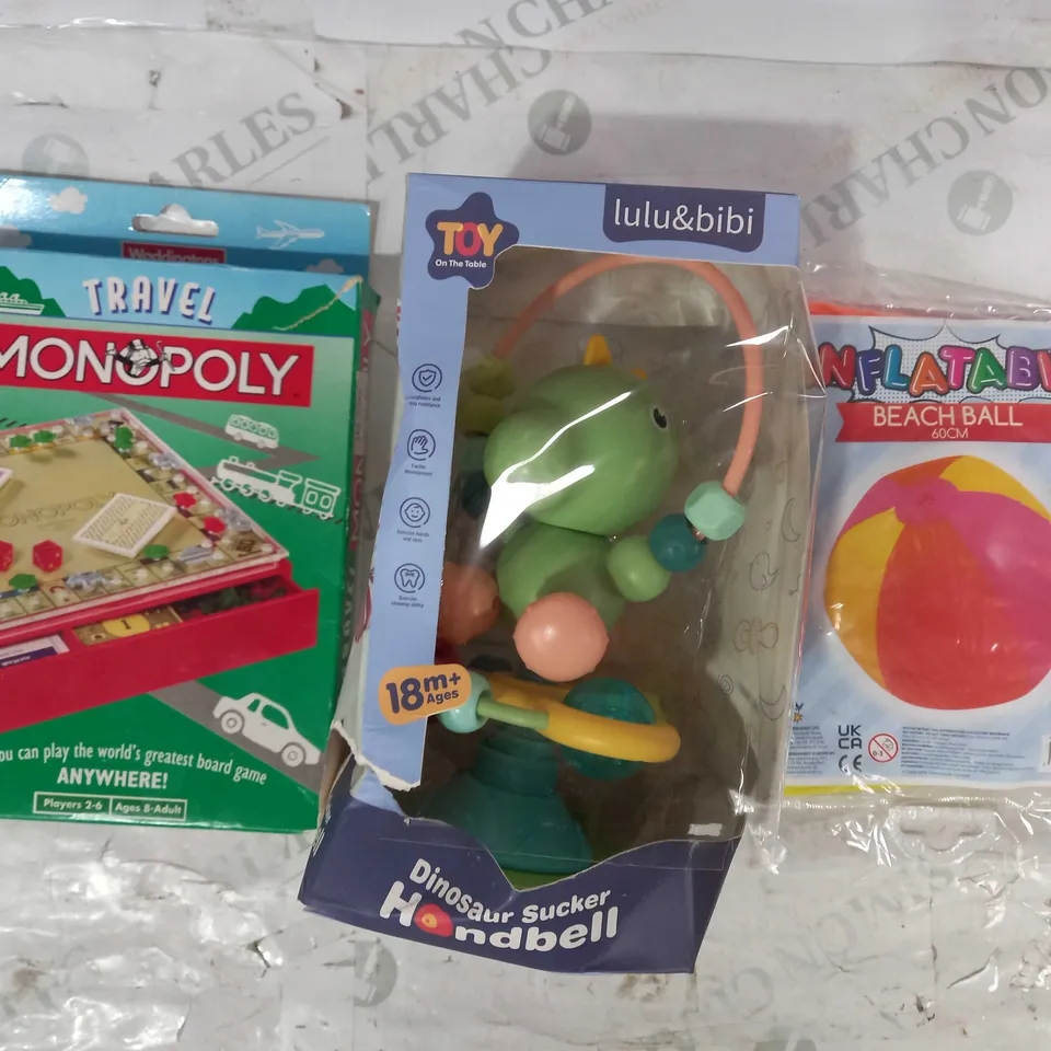 BOX OF APPROXIMATELY 20 ASSORTED TOYS AND GAMES TO INCLUDE INFLATABLE BEACH BALL, LULU & BIBI DINOSAUR SUCKER HANDBELL, TRAVEL MONOPOLY, ETC