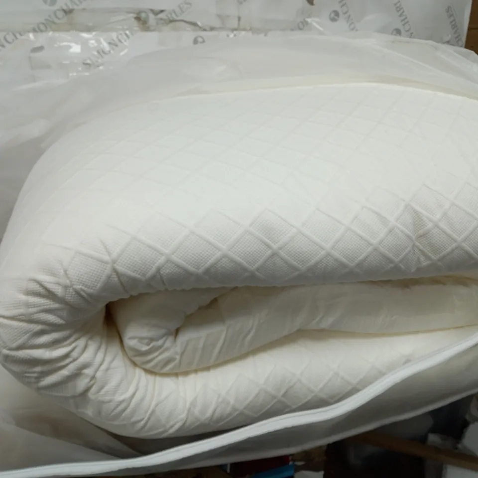 WHITE DUVET SIZE UNKNOWN