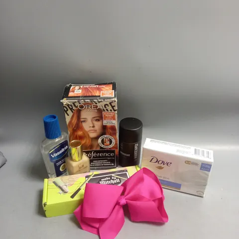 BOX OF APPROXIMATELY 20 COSMETIC ITEMS TO INCLUDE - L'OREAL HAIR COLOUR - DOVE SENSITIVE SOAP - VASELINE HAIR TONIC - ETC