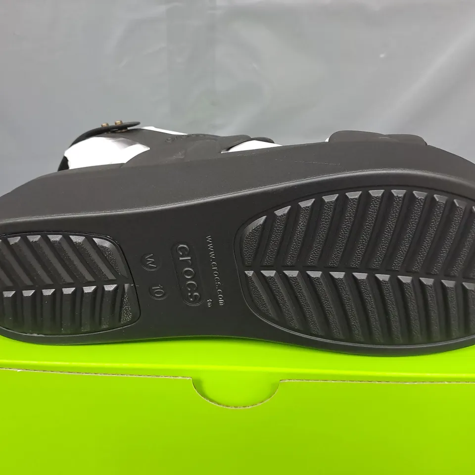 BOXED PAIR OF CROCS BROOKLYN WOVEN UPPER LOW WEDGE IN BLACK - W 10