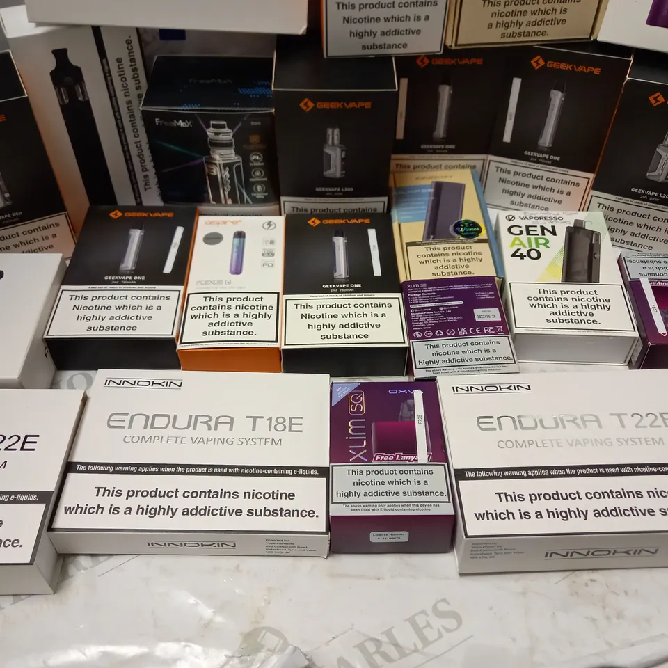 LOT OF APPROX 26 TO INCLUDE EUNDURA T22E VAPING SYSTEM , GEEKVAPE B60 , INNOKIN COOLFIRE Z60 ZLIDE TOP , ETC