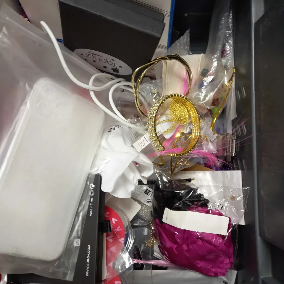 BOX OF APPROXIMATELY 20 ASSORTED HOUSEHOLD AND JEWELLERY ITEMS TO INCLUDE COSTUME NECKLACE, CHRONOGRAPH WATCH, INFRARED THERMOMETER ETC 