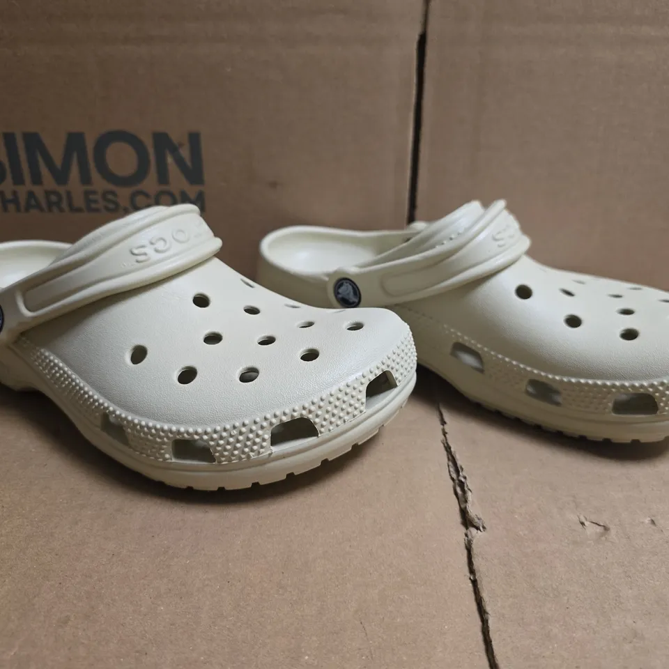 BOXED PAIR OF CROCS CLASSIC CLOGS IN VANILLA MILK SIZE UK M4/W5