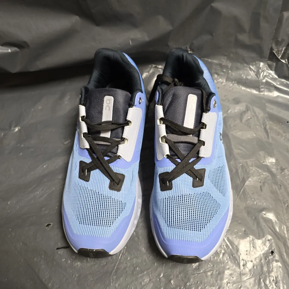 ON RUNNING BLUE/BLACK RUNNING SHOES, UK 8 (EU 42, US 8.5)