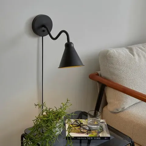 BOXED NEWTON INDUSTRIAL GOOSE NECK ADJUSTABLE PLUG IN WALL LIGHT - BLACK