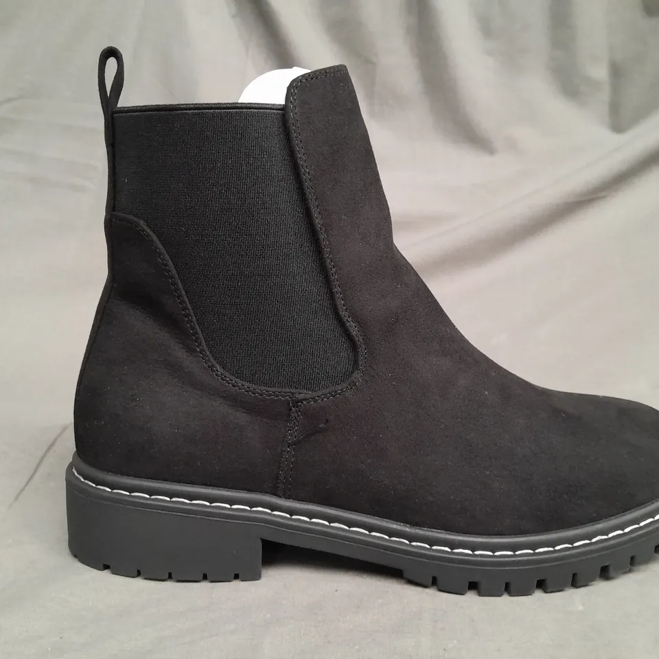 WIDE FIT SLIP ON RAISED BOOTS IN BLACK - UK 5