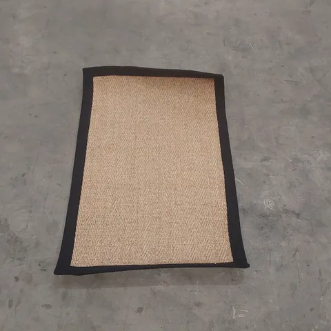 QUALITY DESIGNER MAT - APPROXIMATELY 92 x 60cm