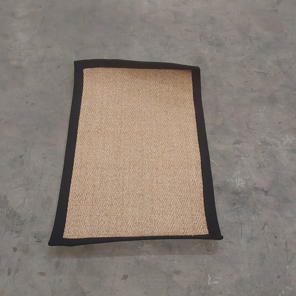 QUALITY DESIGNER MAT - APPROXIMATELY 92 x 60cm