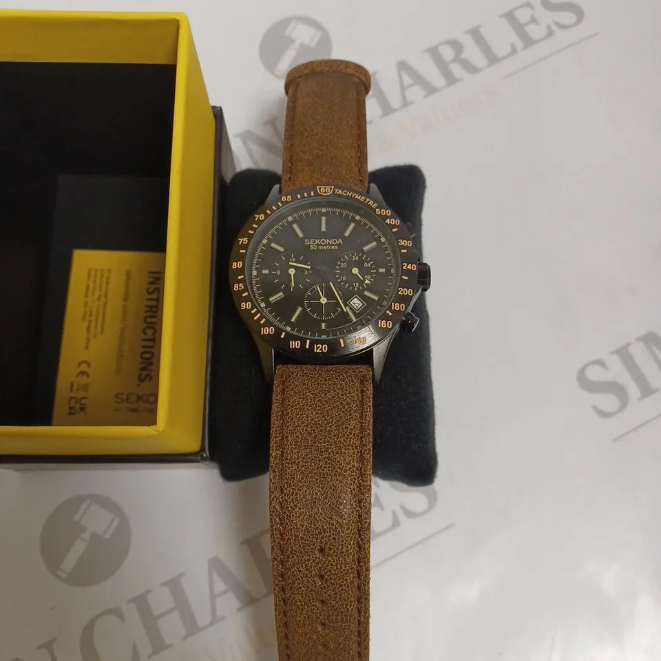 BOXED SEKONDA GENTS BLACK DIAL SPORTS WATCH WITH GENUINE LEATHER STRAP - BROWN