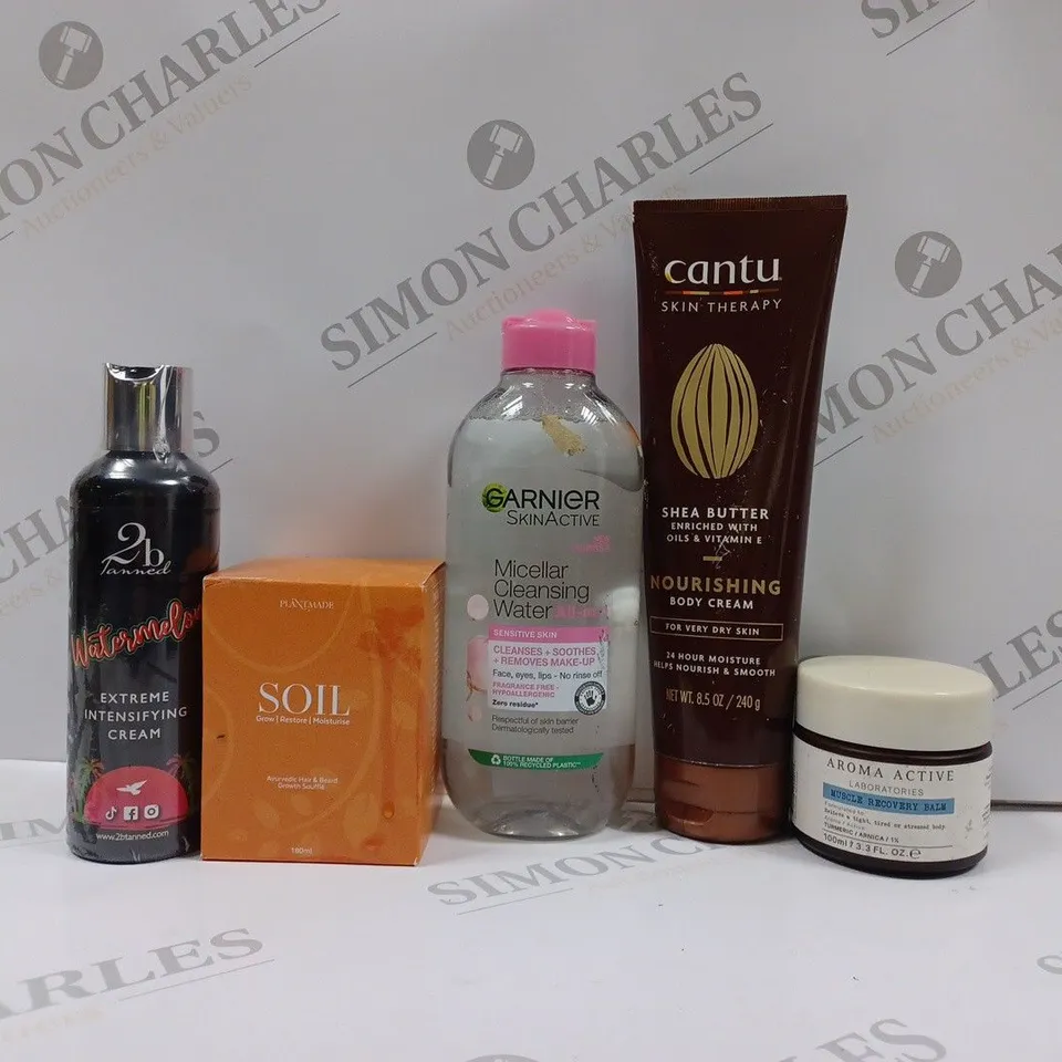BOX OF APPROX 15 ASSORTED HEALTH AND BEAUTY ITEMS TO INCLUDE - CANTU NOURISHING BODY CREAM - AROMA ACTIVE MUSCLE RECOVERY BALM - GARNIER MICELLAR CLEANING WATER ECT