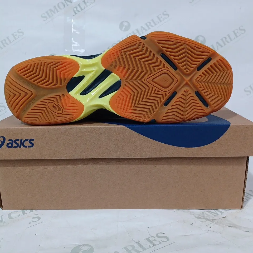 BOXED PAIR OF ASICS BLADE FF SHOES IN WHITE/ILLUSION BLUE UK SIZE 7.5