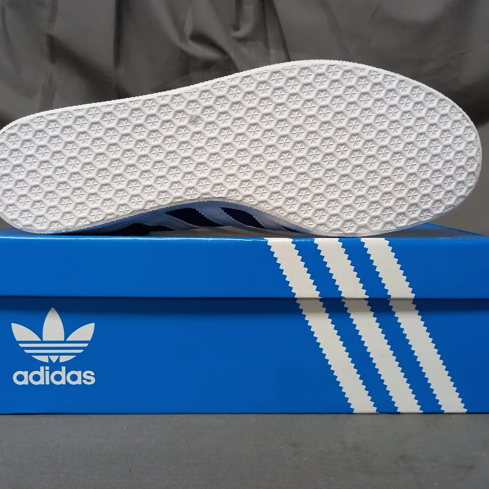 BOXED PAIR OF ADIDAS GAZELLE SHOES IN NAVY/WHITE UK SIZE 11