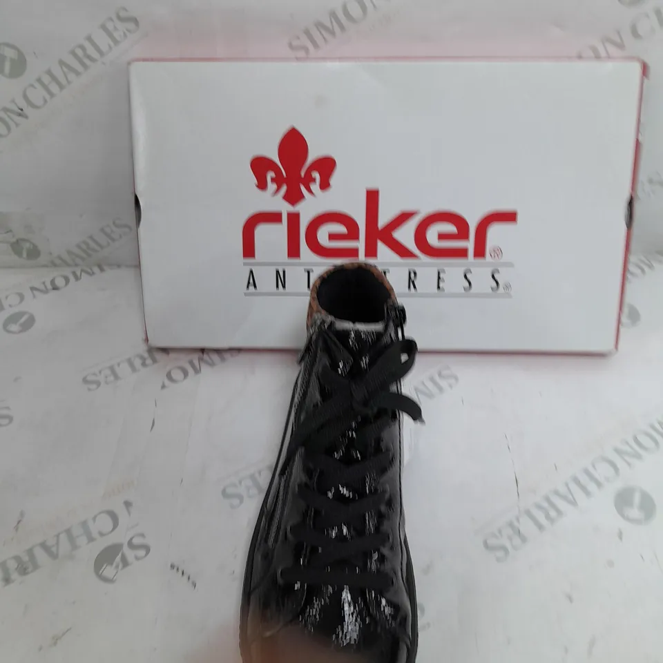 BOXED PAIR OF RIEKER HIGH TOP TRAINERS IN BLACK SIZE 6