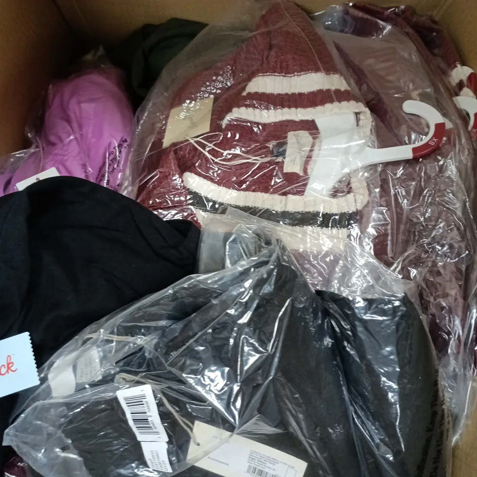 LARGE BOX OF ASSORTED CLOTHING ITEMS TO INCLUDE TROUSERS, DRESSES, JUMPERS, ETC