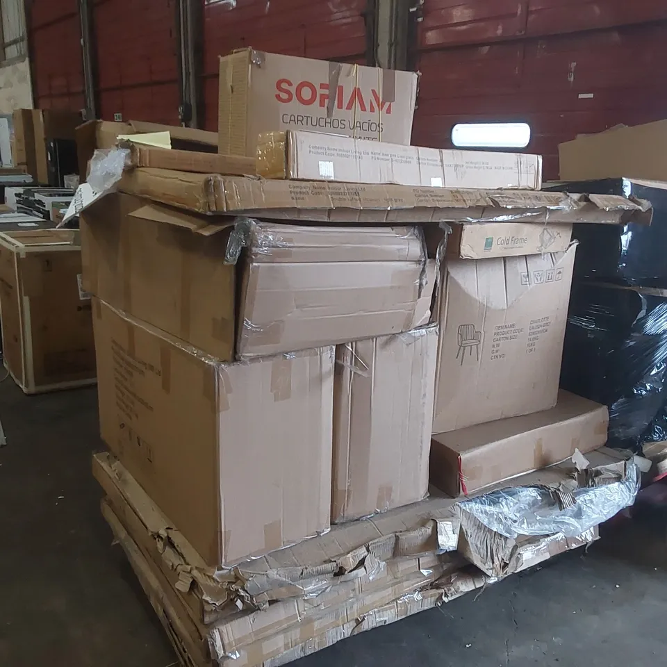 PALLET CONTAINING A LARGE QUANTITY OF ASSORTED GARDEN FURNITURE PARTS ECT