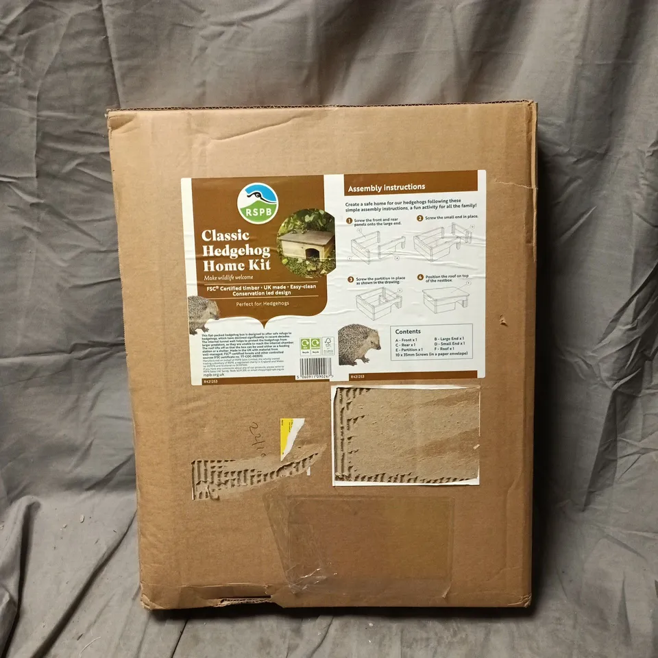RSPB CLASSIC HEDGEHOG HOME KIT – GARDEN WILDLIFE SHELTER (BOXED)