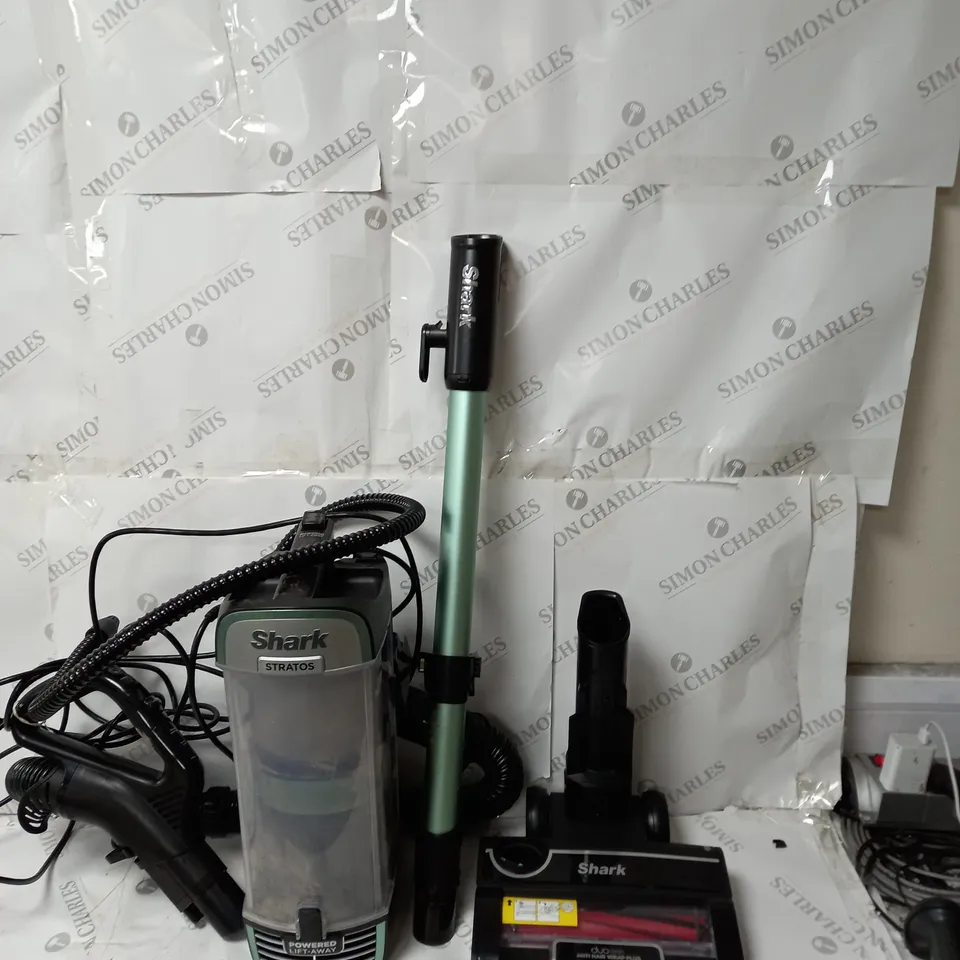 SHARK STRATOS UPRIGHT VACUUM CLEANER WITH PET-TOOL & CAR KIT NZ860UK