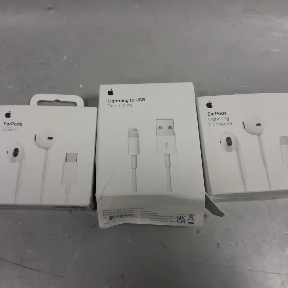 APPROXIMATELY 20 APPLE CABLE ACCESSORIES TO INCLUDE CHARGING CABLES & EARPHONES
