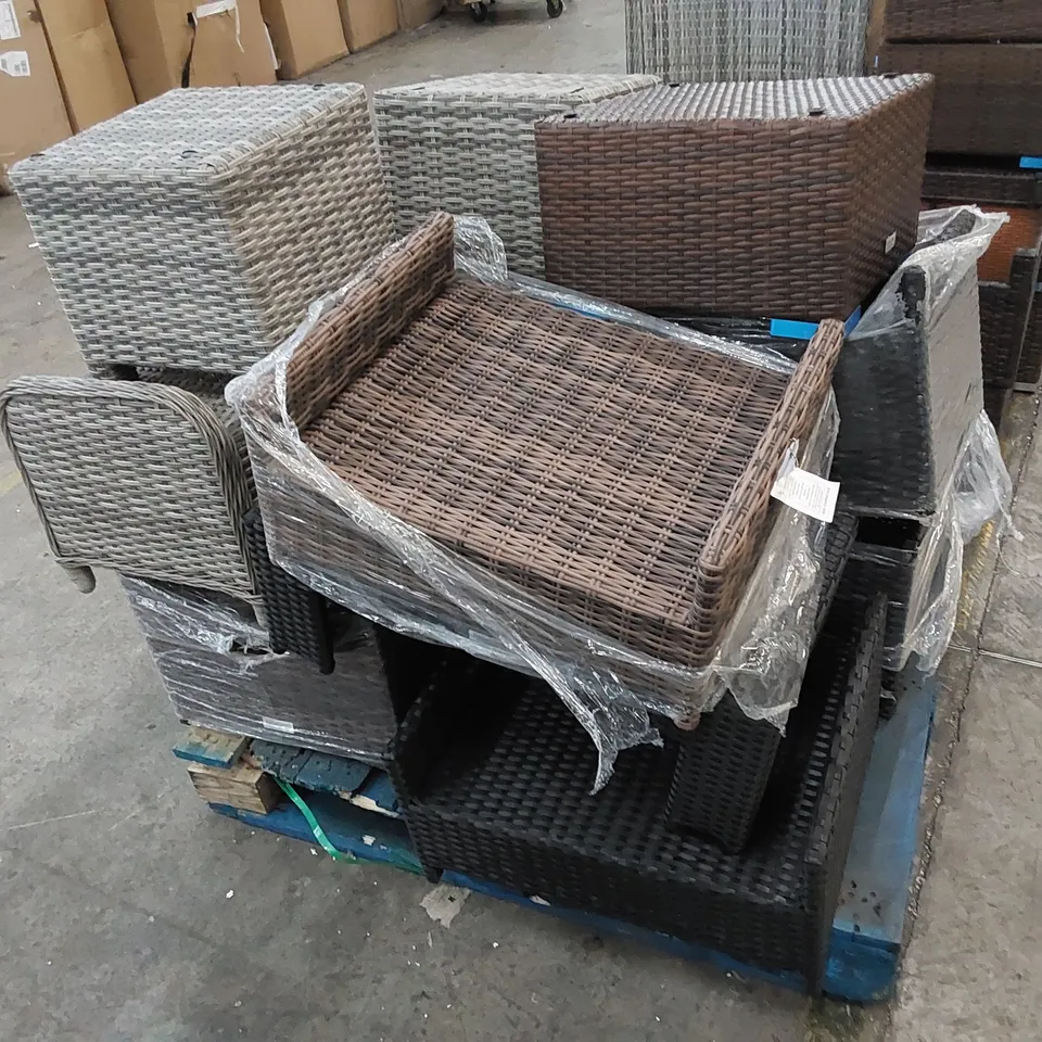 PALLET TO CONTAIN ASSORTED GARDEN AND FURNITURE. INCLUDES FOOTSTOOLS