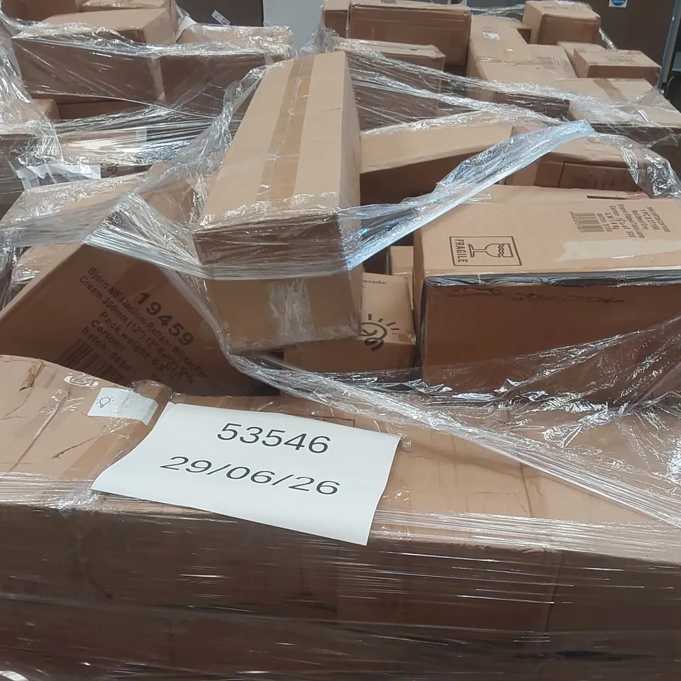 PALLET CONTAINING A LARGE QUANTITY OF ASSORTED LIGHTING PRODUCTS