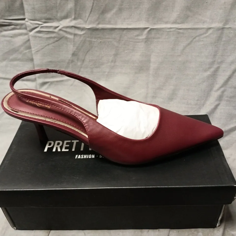 PRETTYLITTLETHING BURGUNDY SLINGBACK MID-HEELED COURT SHOES – UK 7
