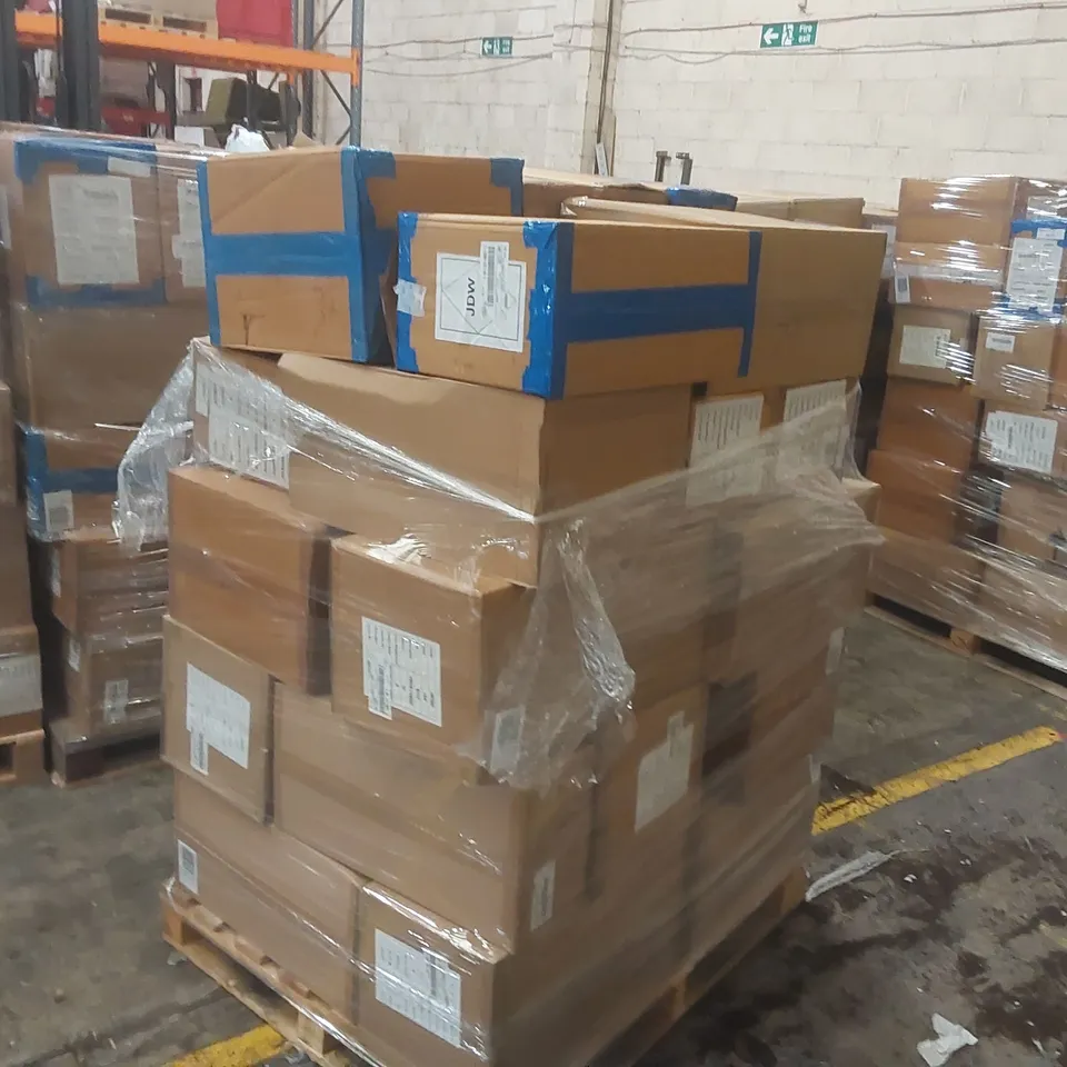 PALLET CONTAINING APPROXIMATELY 170x BRAND NEW ASSORTED DESIGNER SHOES INCLUDING: SIMPLY BE SANDALS ECT