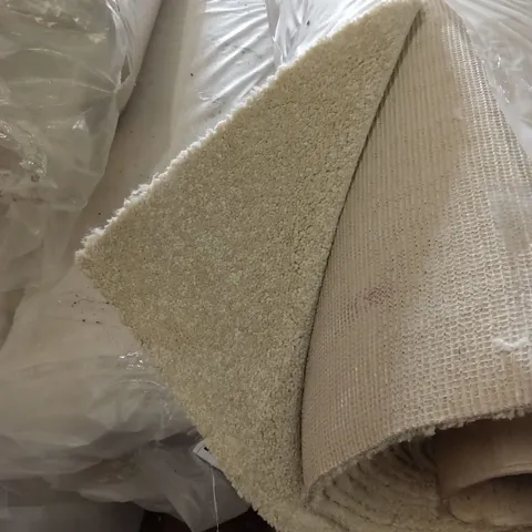 ROLL OF QUALITY EC FREEDOM OYSTER CARPET // APPROX SIZE: 4 x 7.8m