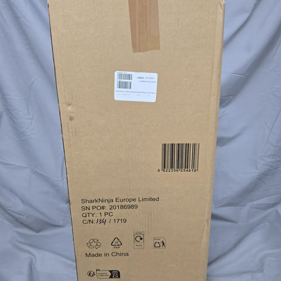 SHARK STRATOS CORDLESS VACUUM W/ ANTI HAIR WRAP & CLEAN SENSE IQ IZ400UKT