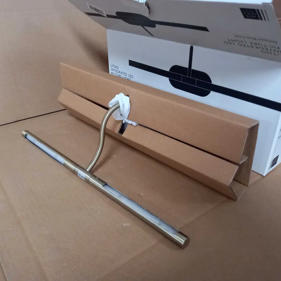 BOXED LITHO ANTIQUED BRASS FINISH INTEGRATED LED PICTURE LIGHT