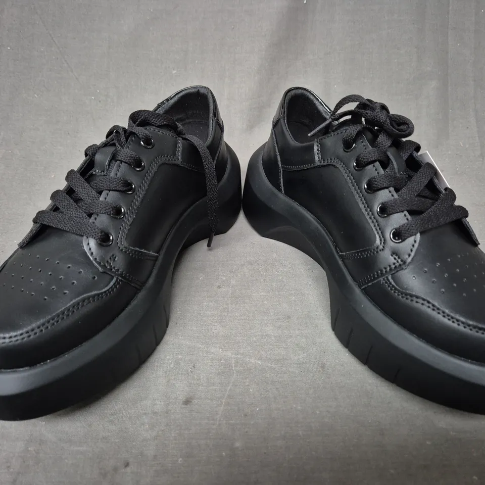 BOXED PAIR OF GOODIN SHOES IN BLACK EU SIZE 38