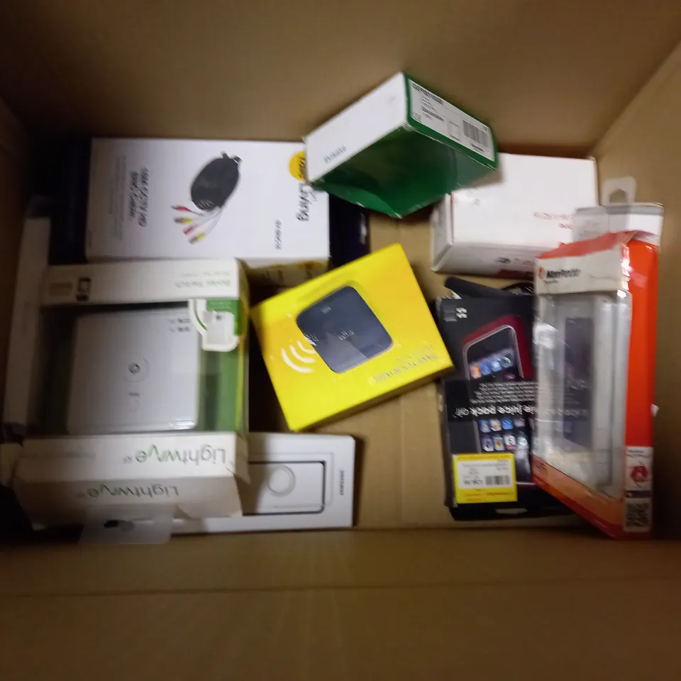 LOT OF APPROXIMATELY  20 ASSORTED HOUSEHOLD ITEMS TO INCLUDE MACBOOK 15" DEFLECTOR CASE, FIRE HD10 CASE XBOX 360 CONTROLLER AND YALE CCTV CABLE