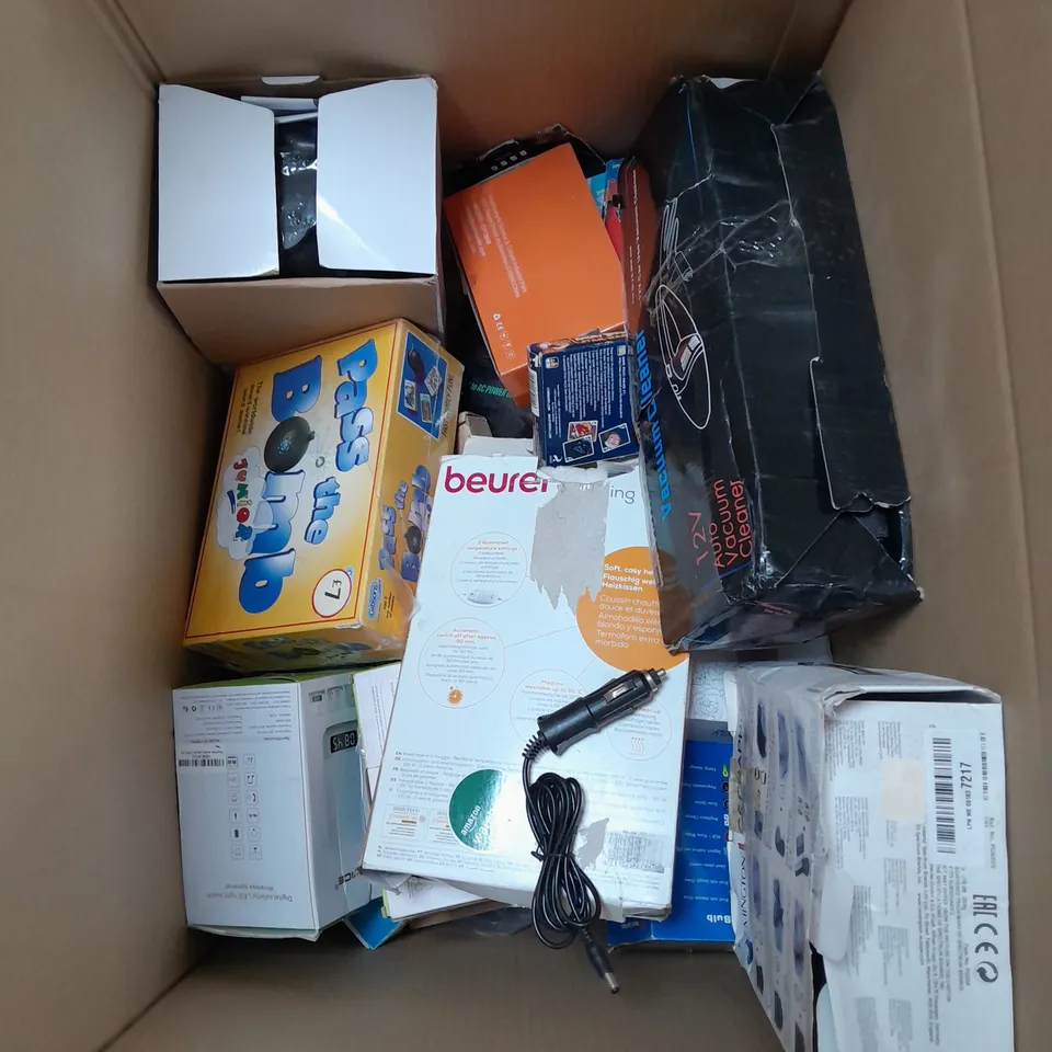 BOX OF ASSORTED ITEMS TO INCLUDE - BEN 10 SHAKER MAKER - CEILING LIGHT - TABLET COOLER