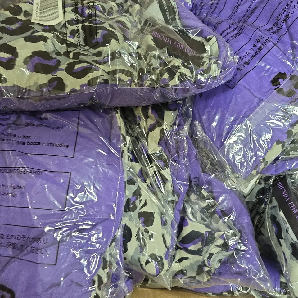 BOX OF APPROXIMATELY 20 CLOTHING ITEMS IN VARIOUS STYLES, SIZES, AND COLOURS - COLLECTION ONLY