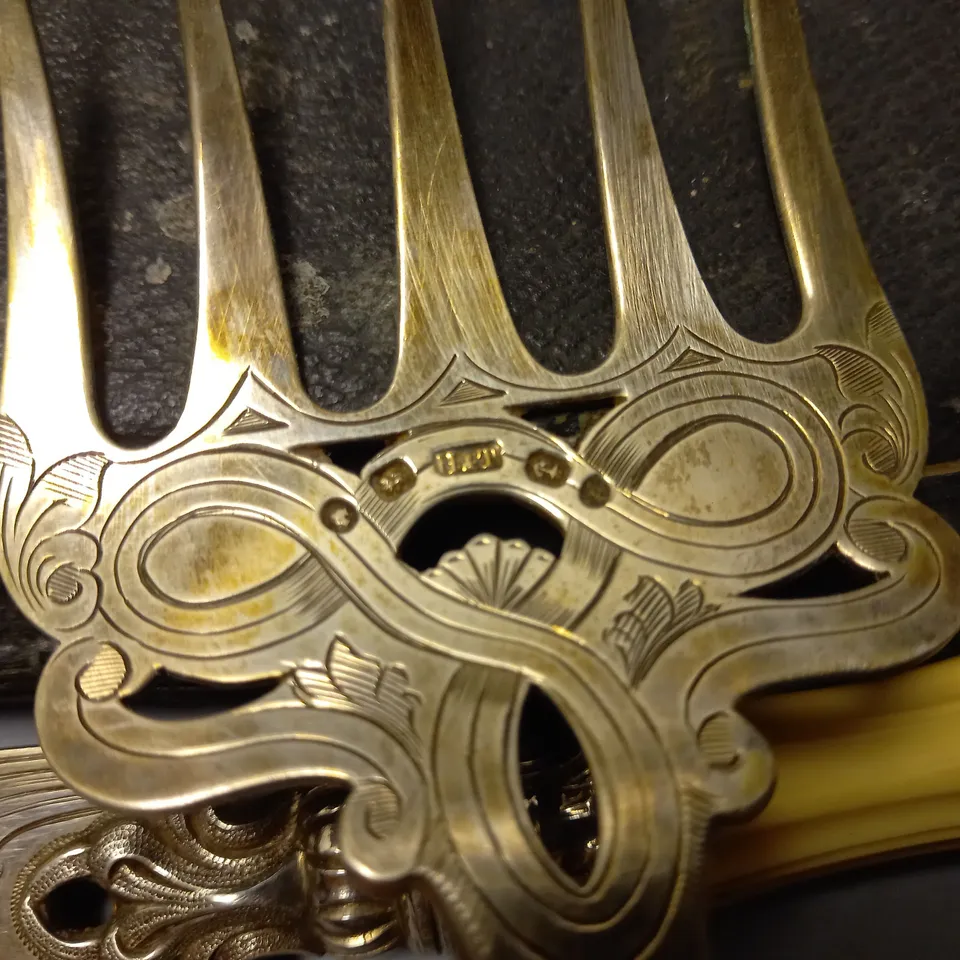 SILVER LOOK DECORATIVE KNIFE AND FORK SET